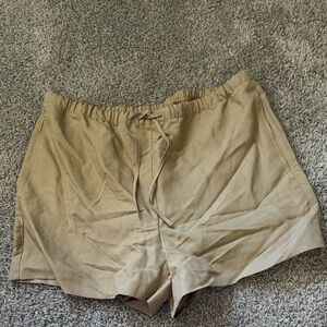 BANANA REPUBLIC - NWT tan shorts
